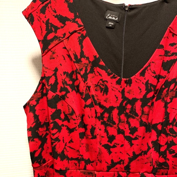 Simply Emma Gorgeous Red & Black Slimming Vneck Dress - Picture 4 of 10